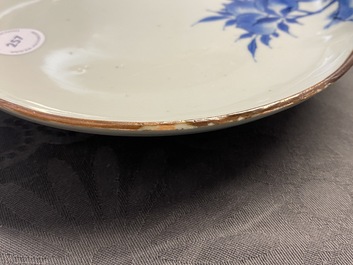 Une coupe en forme de p&ecirc;che en porcelaine de Chine en bleu et blanc ko-sometsuke pour le march&eacute; japonais, Tianqi